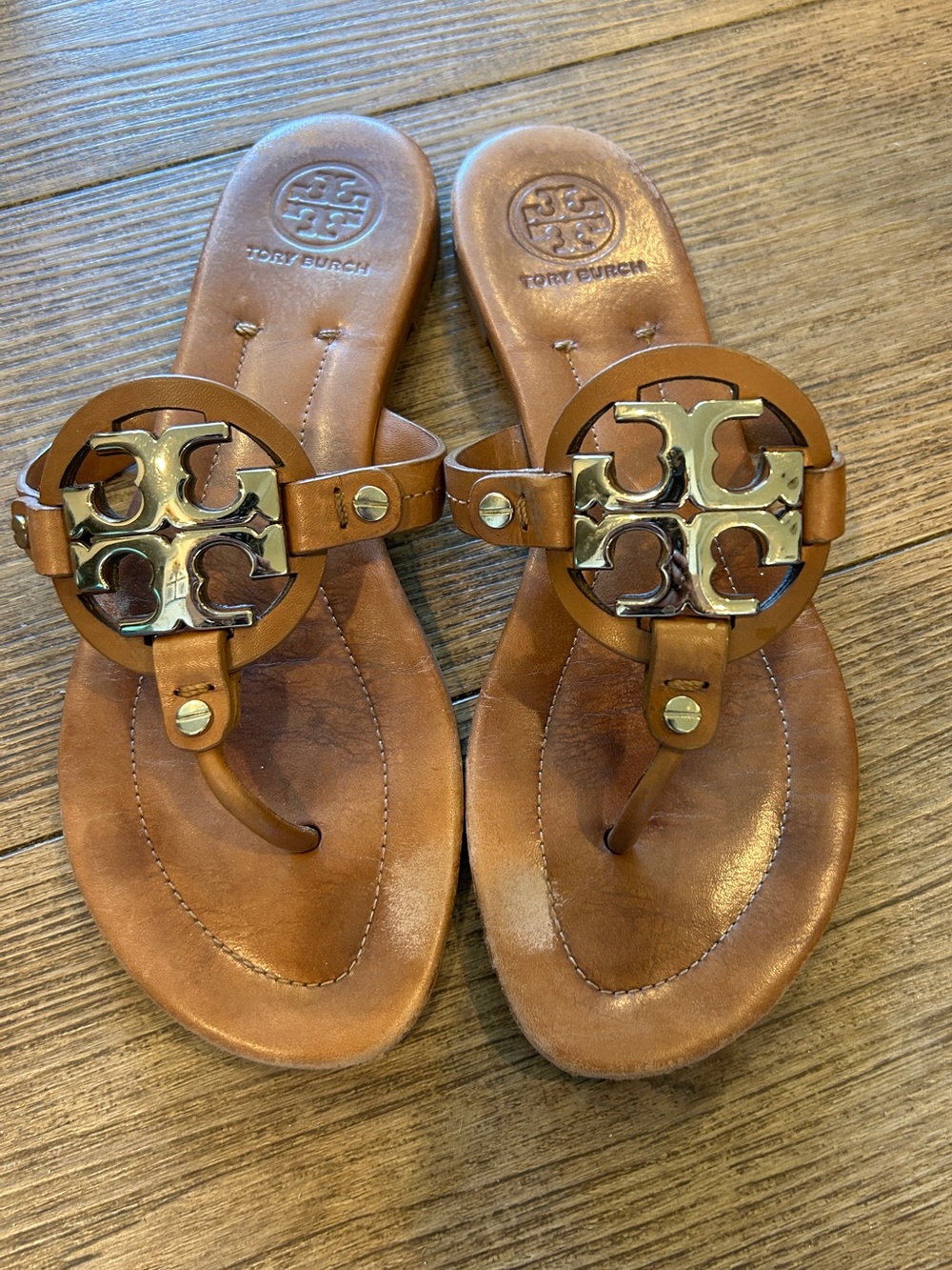 Tory Burch Miller Metal Logo Women’s Size 8 Vachetta With Gold Logo